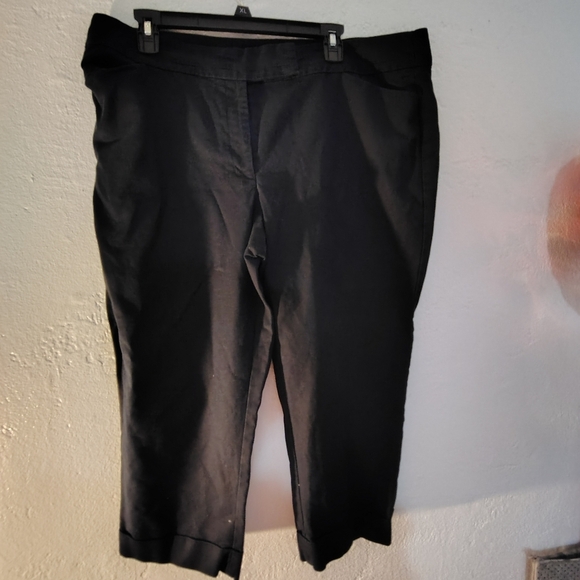 Chic Black Cropped Pants - Picture 2 of 7
